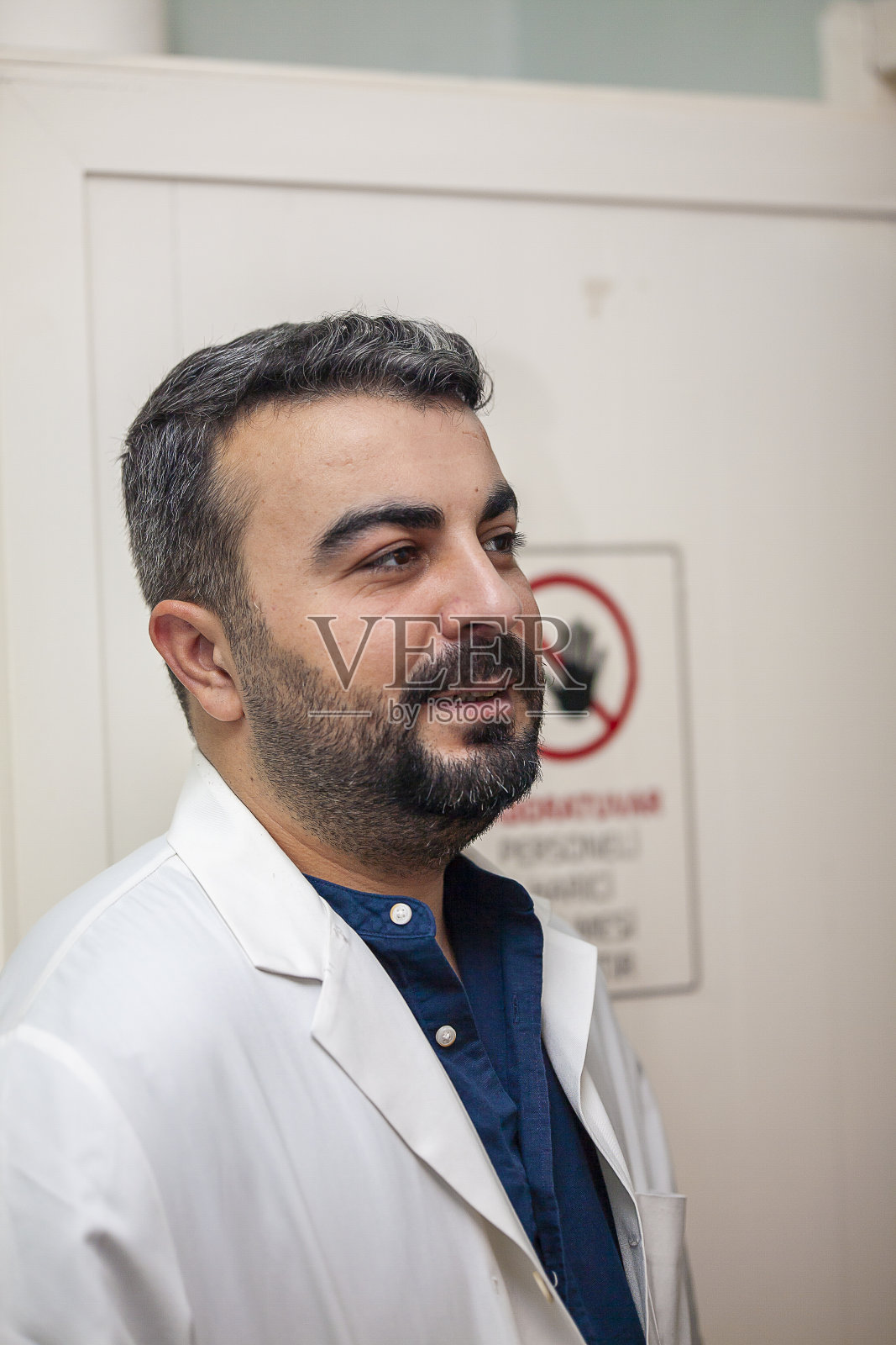 实验室工作人员工作场景照片摄影图片