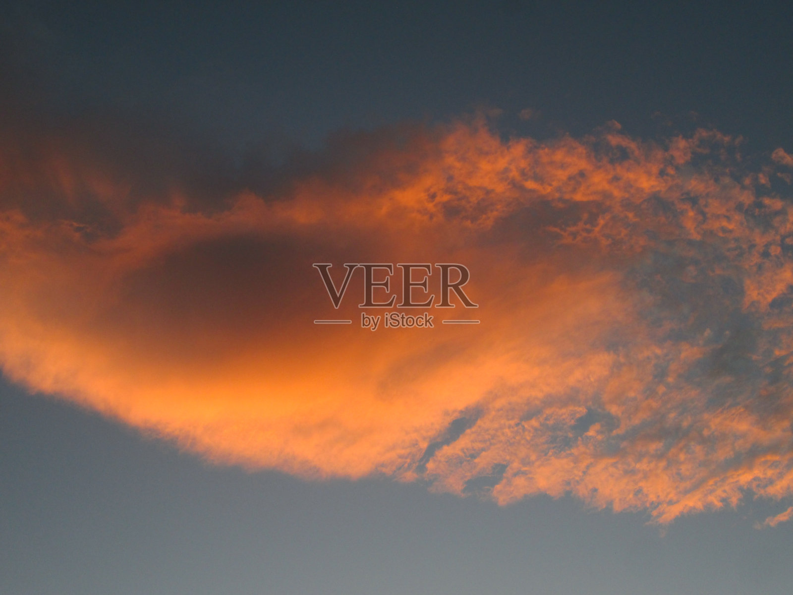 天空中一朵美丽的云照片摄影图片