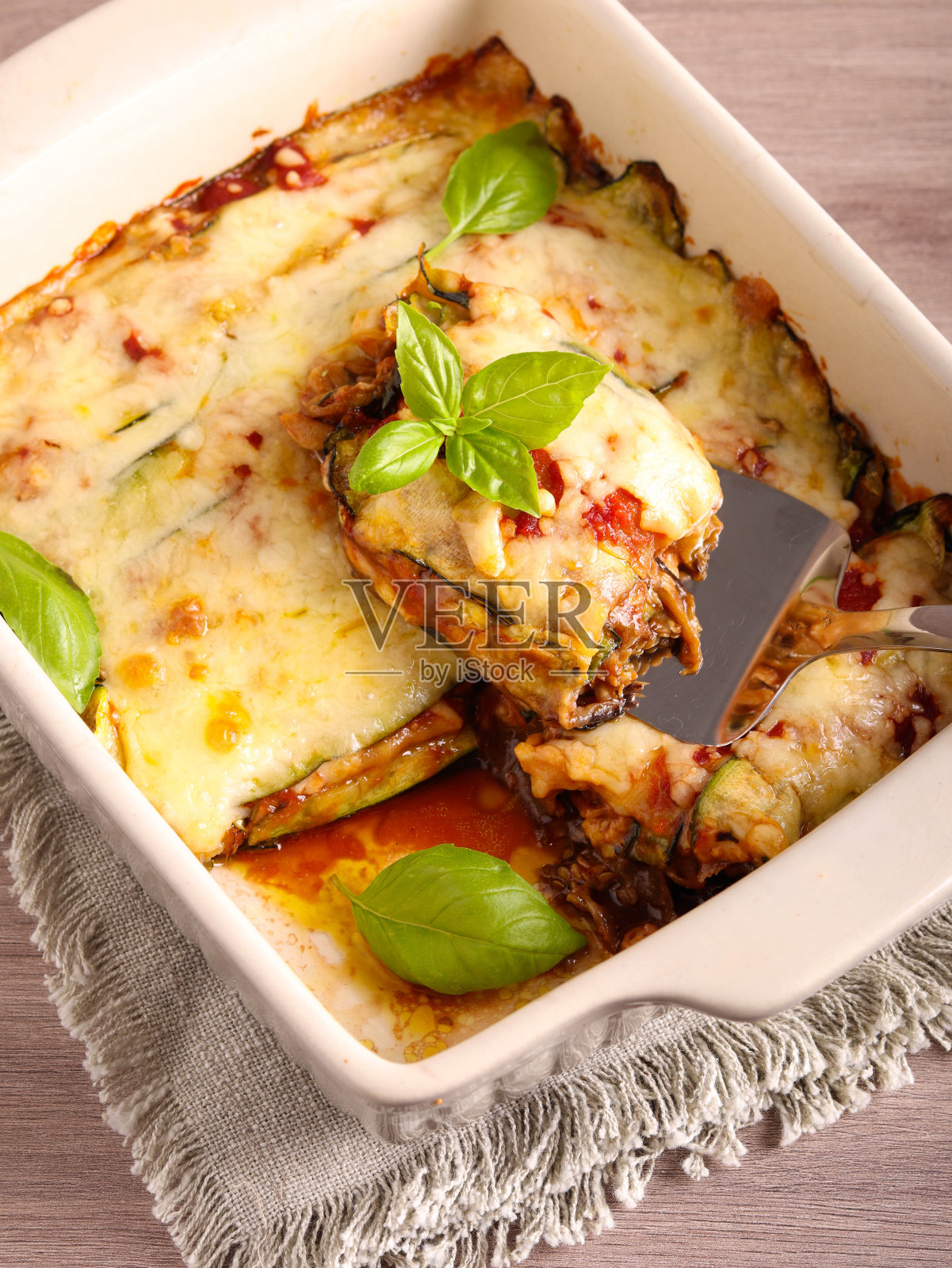 西葫芦茄子分层焗照片摄影图片