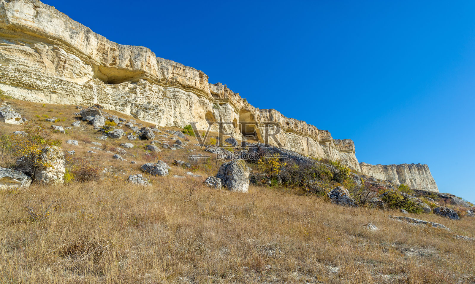 克里米亚秋天半岛的照片，Ak-Kaya白色岩石，Belogorsky地区，Biyuk-Karasu河，Mousterian时代，萨尔马提亚人和斯基泰人的定居点，Altyn Teshik洞穴照片摄影图片