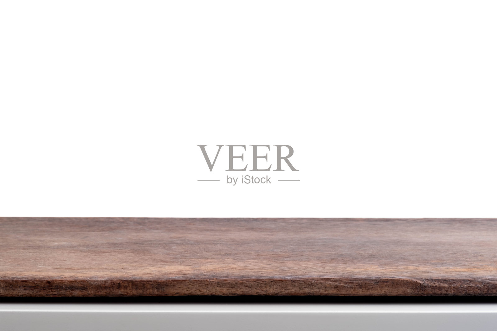 透视空木桌上的白色背景，可以用来模拟蒙太奇产品的展示或设计布局。照片摄影图片