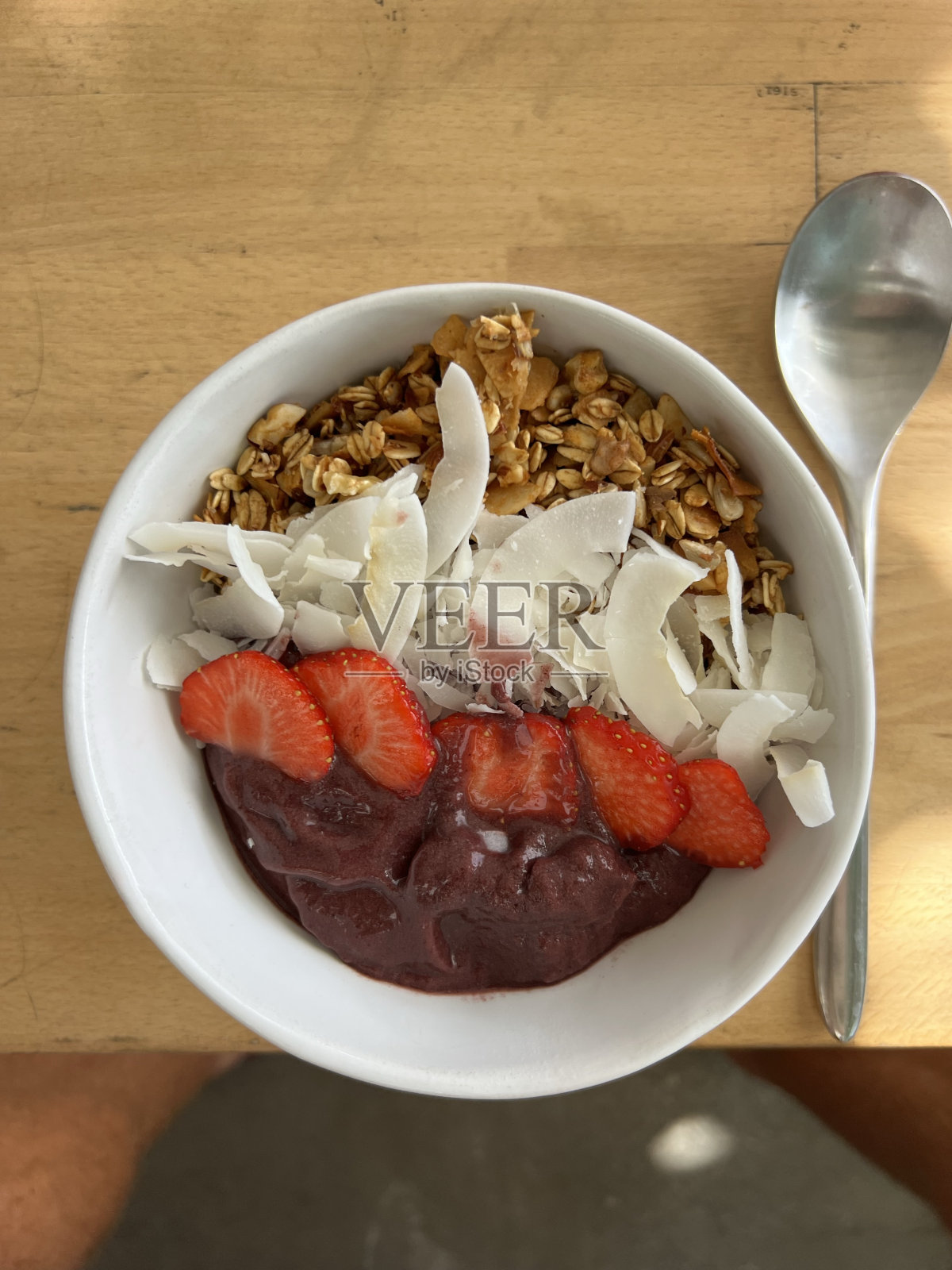 健康早餐，俯瞰冰沙碗照片摄影图片