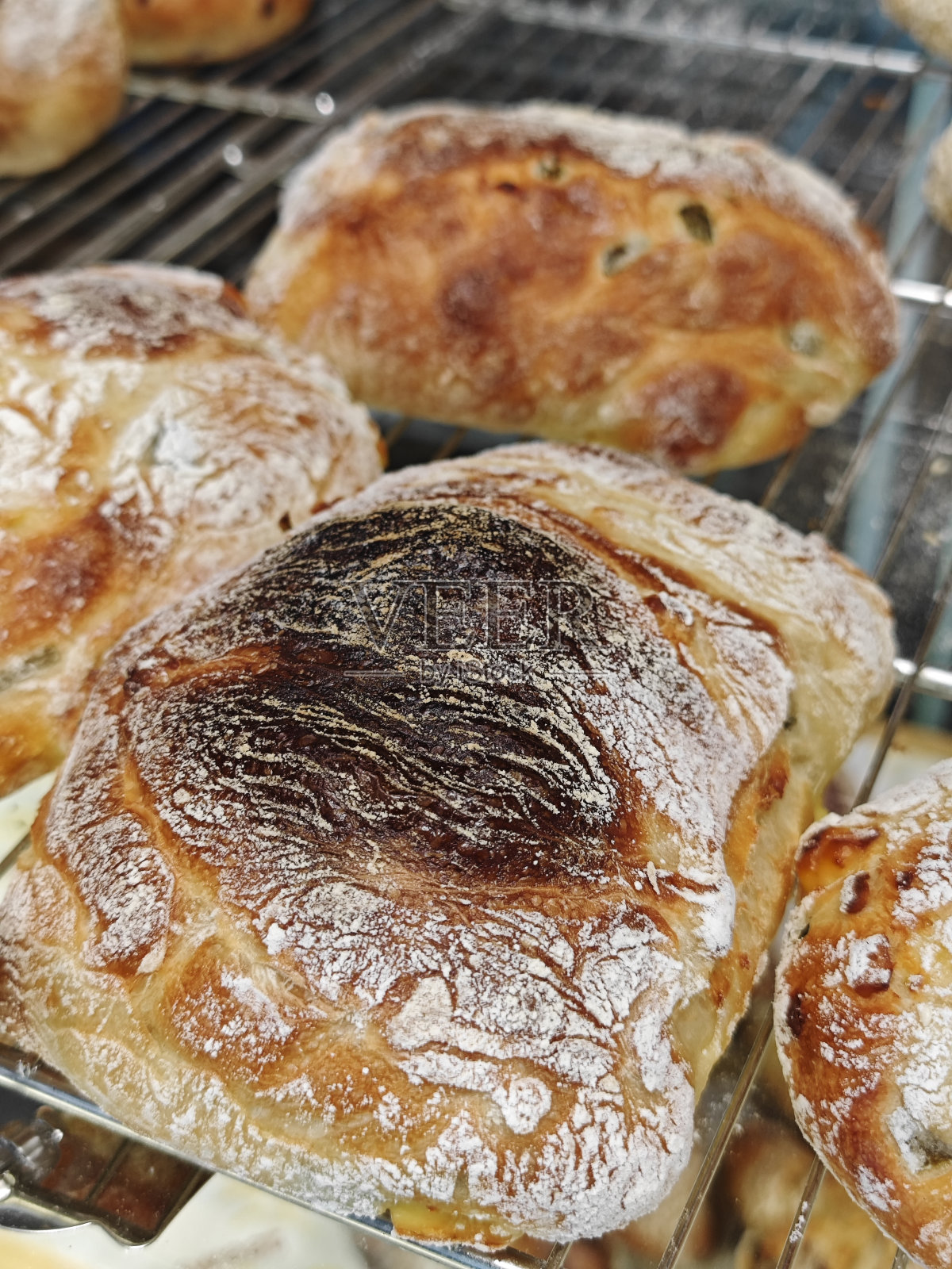 手工面包:美味的恰巴塔面包照片摄影图片