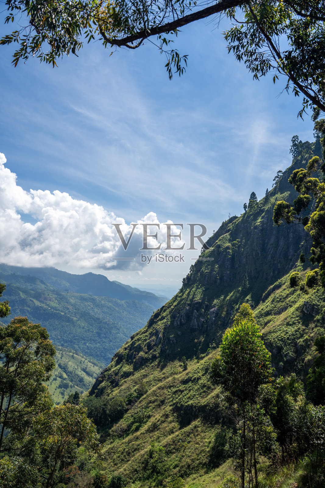 斯里兰卡埃拉，阳光明媚的一天，小亚当峰的风景照片摄影图片