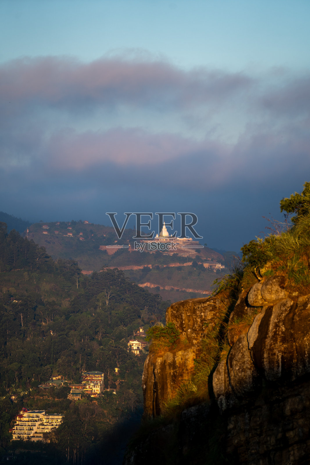 斯里兰卡艾拉，小亚当峰日出时的美景照片摄影图片