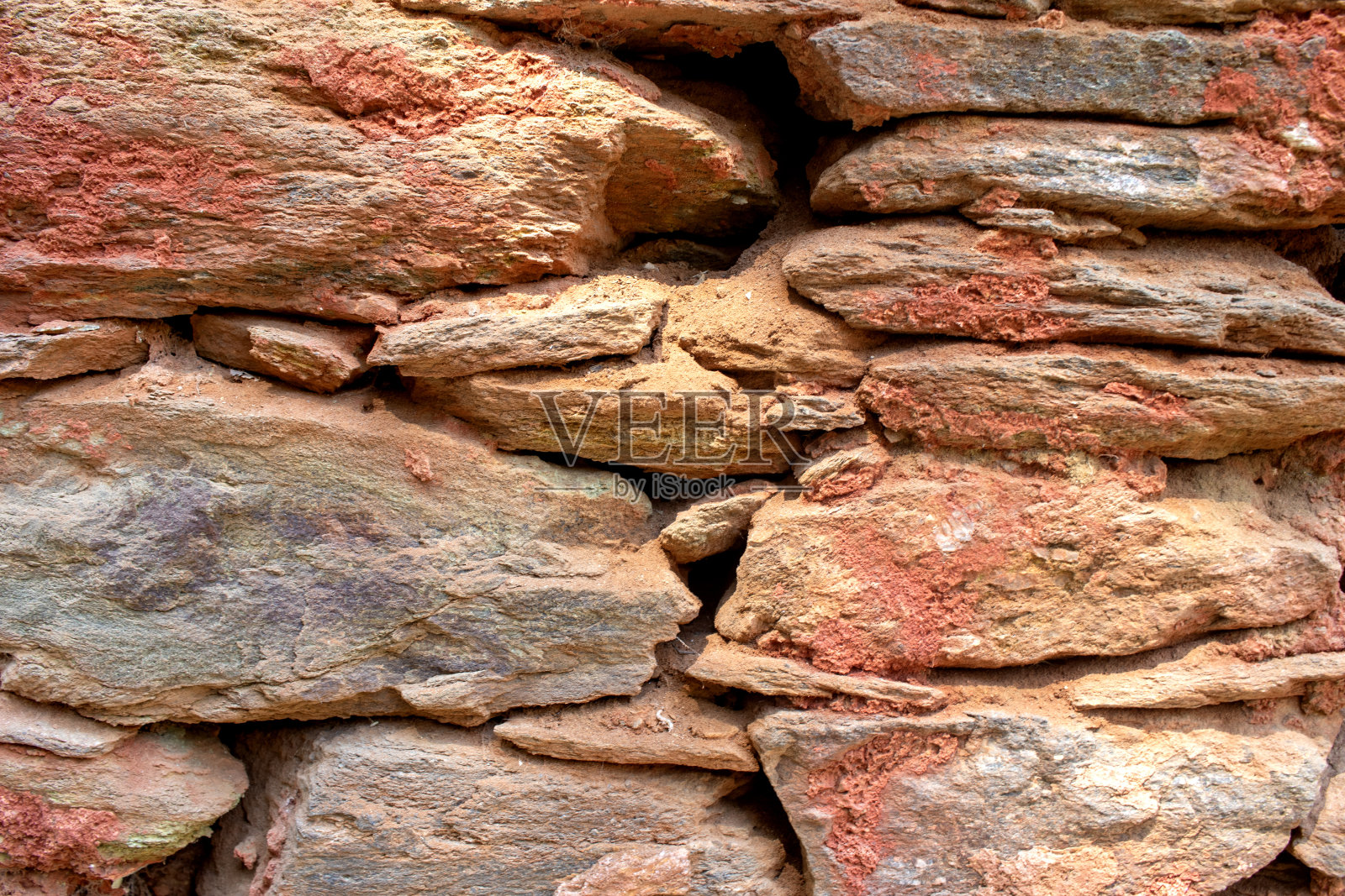 天然石材砌筑结构，墙面质感好。照片摄影图片