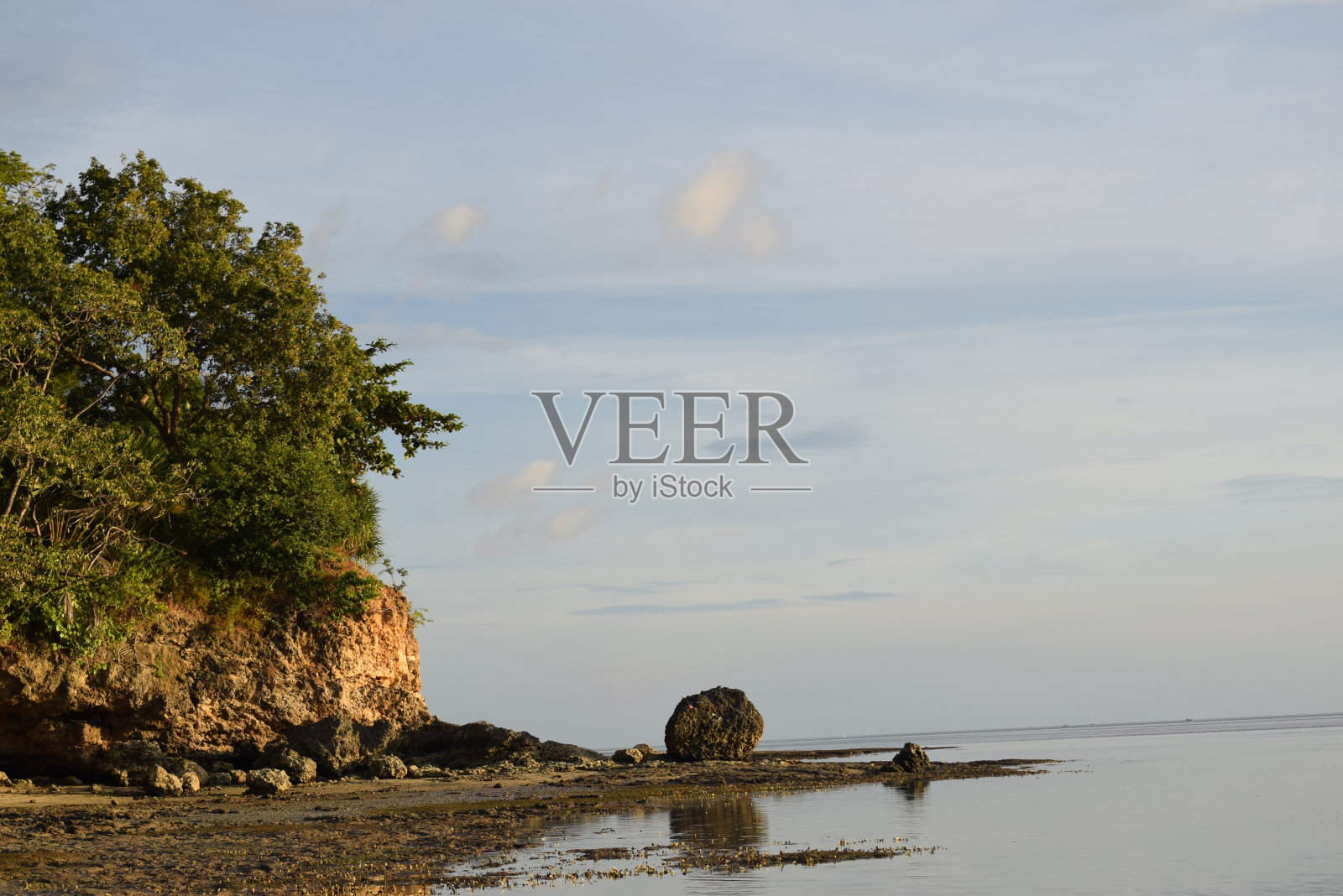 海滩是一个非常安静的地方照片摄影图片