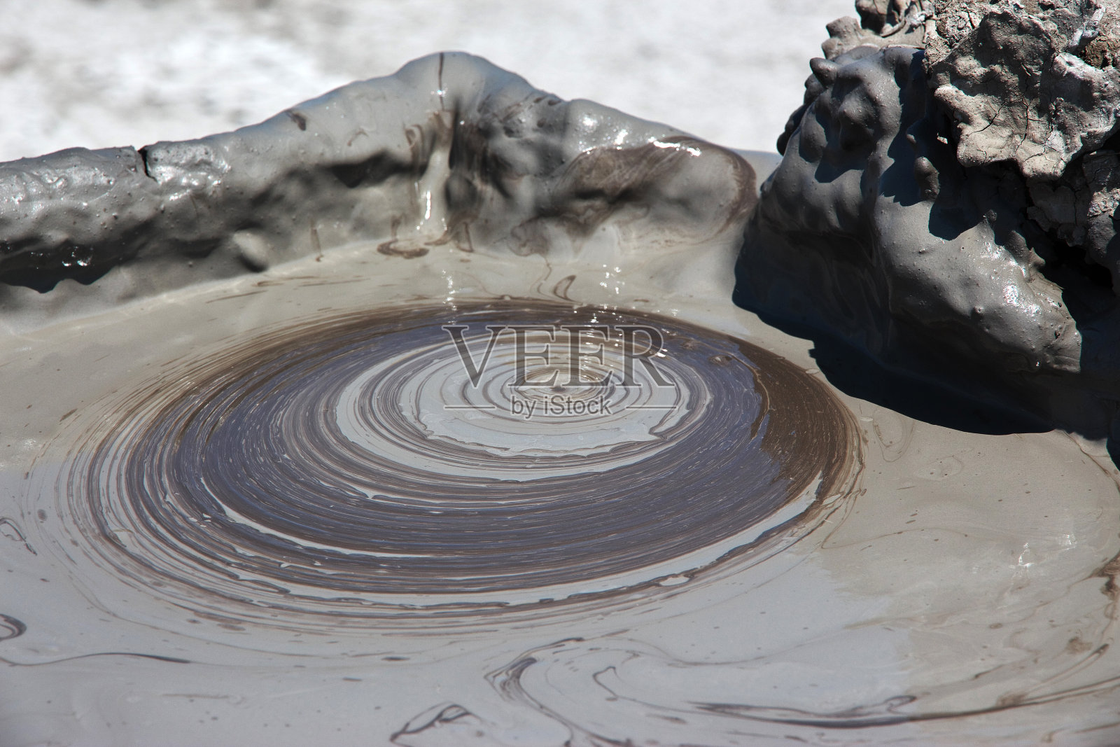 有泥火山的山谷，阿塞拜疆照片摄影图片