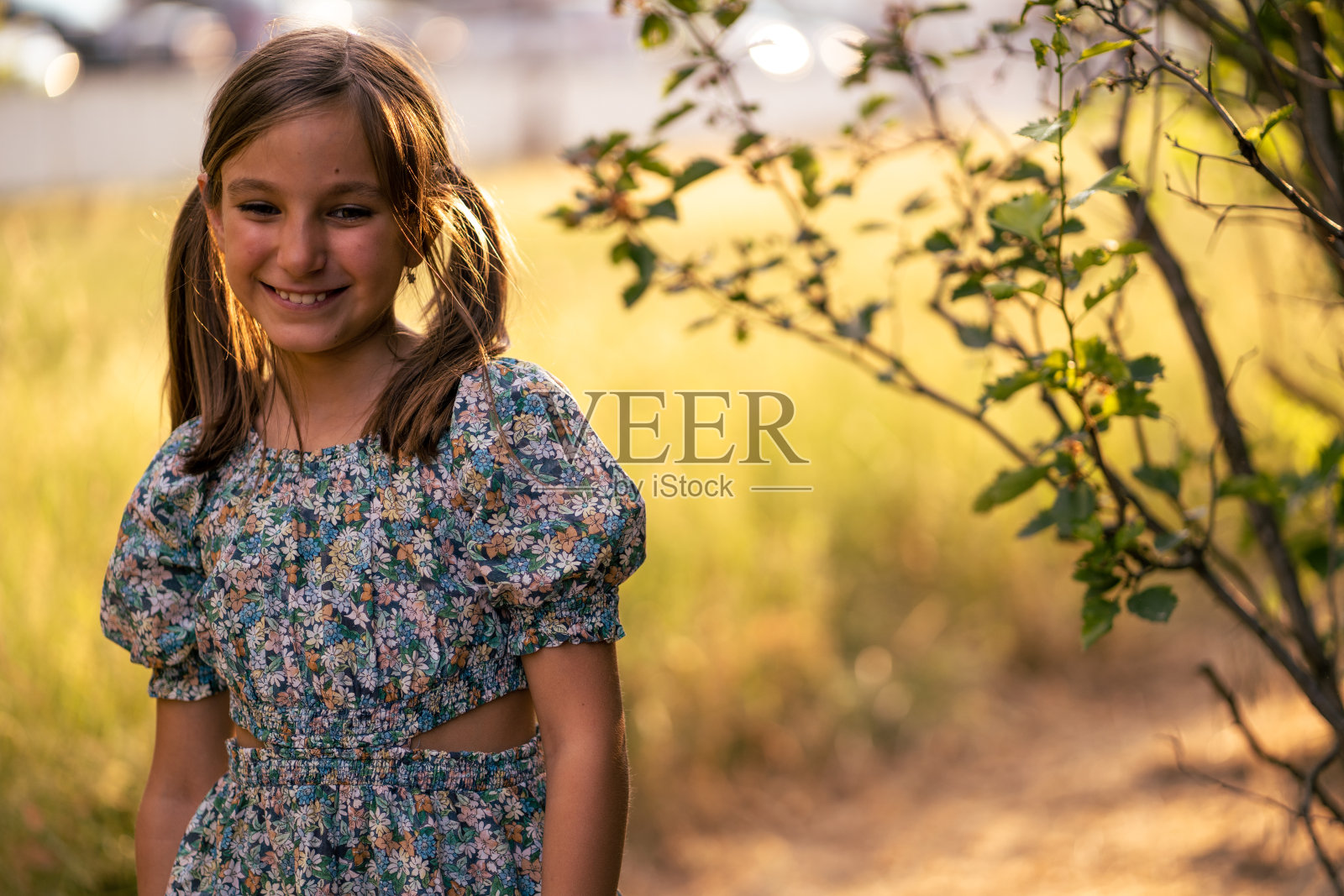 快乐的女孩照片摄影图片