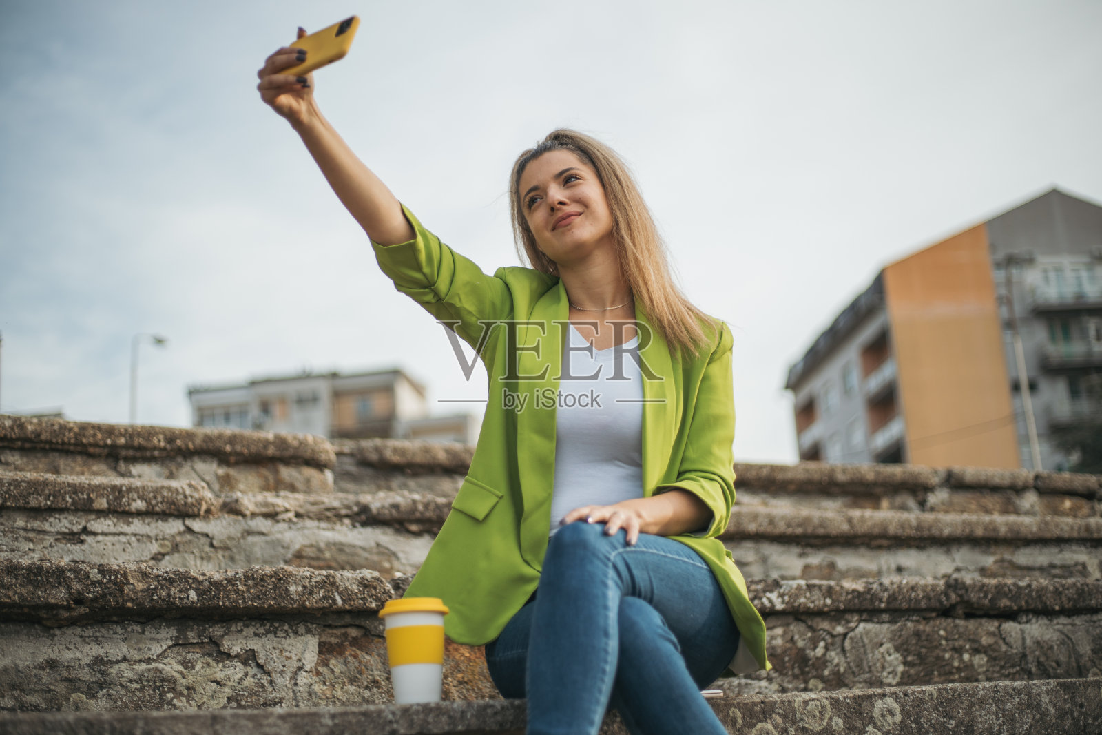 女人自拍，电话和通讯照片摄影图片