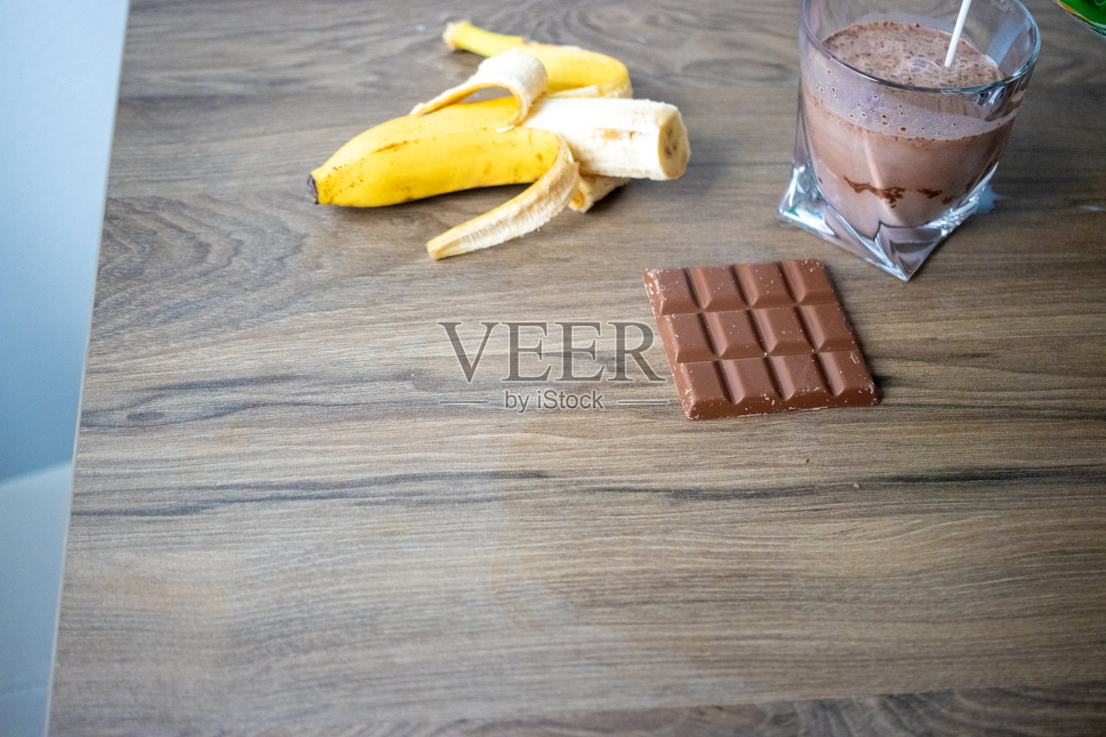 香蕉，牛奶和巧克力照片摄影图片