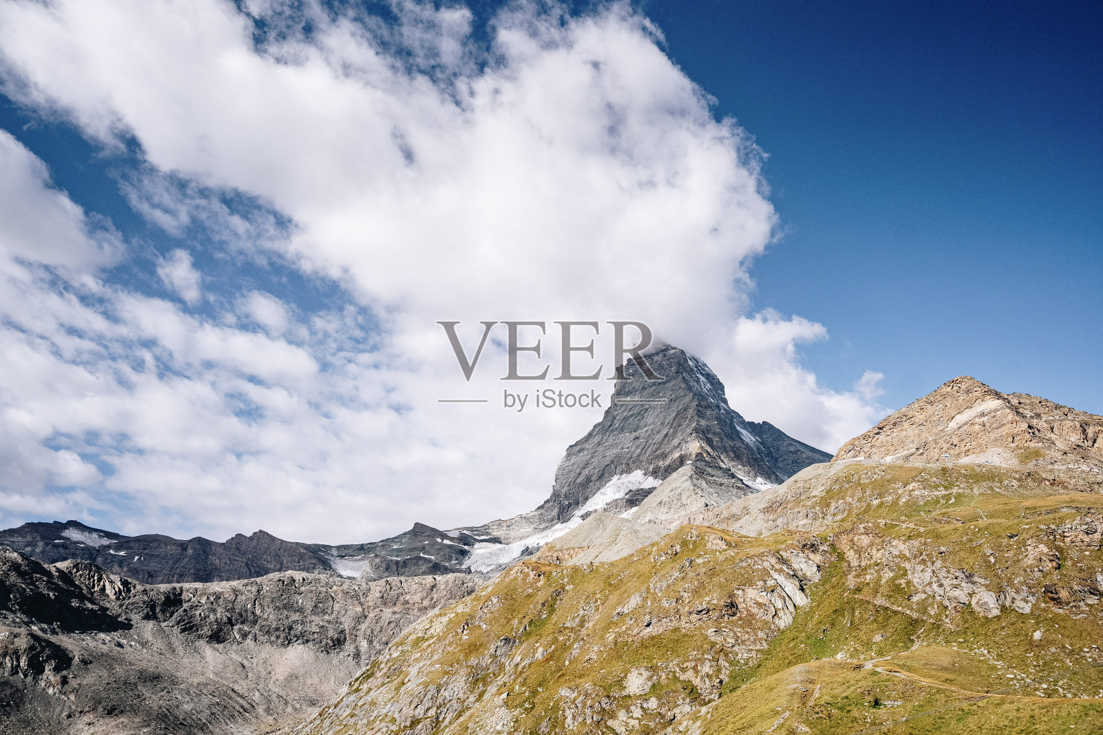 马特洪峰和云照片摄影图片