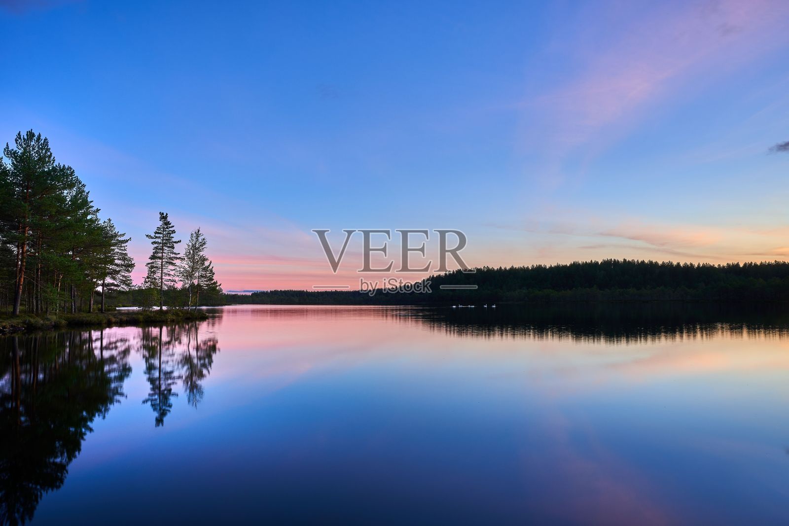 日落时宁静湖泊的美景照片摄影图片