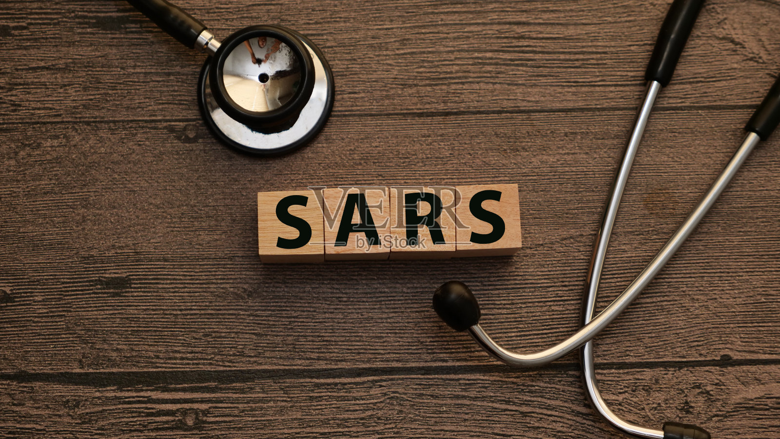 SARS，文字文字用木字母排印书写，健康和医疗照片摄影图片