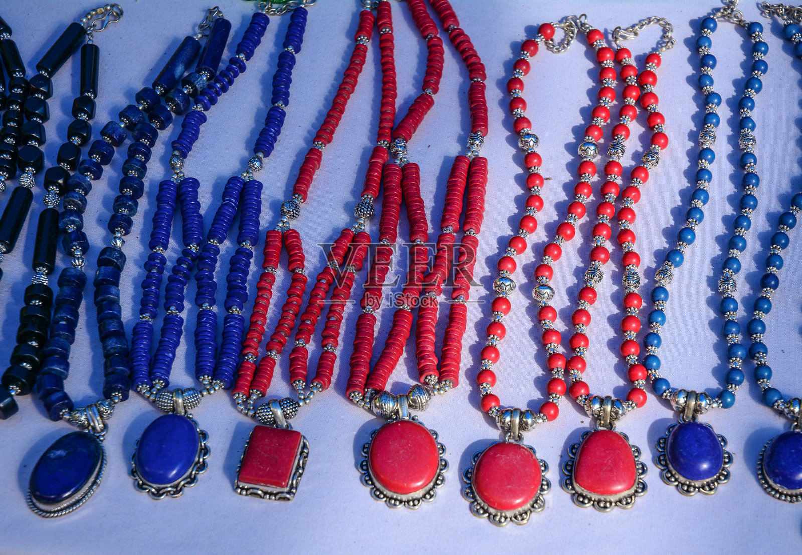 纪念品店的石头首饰照片摄影图片