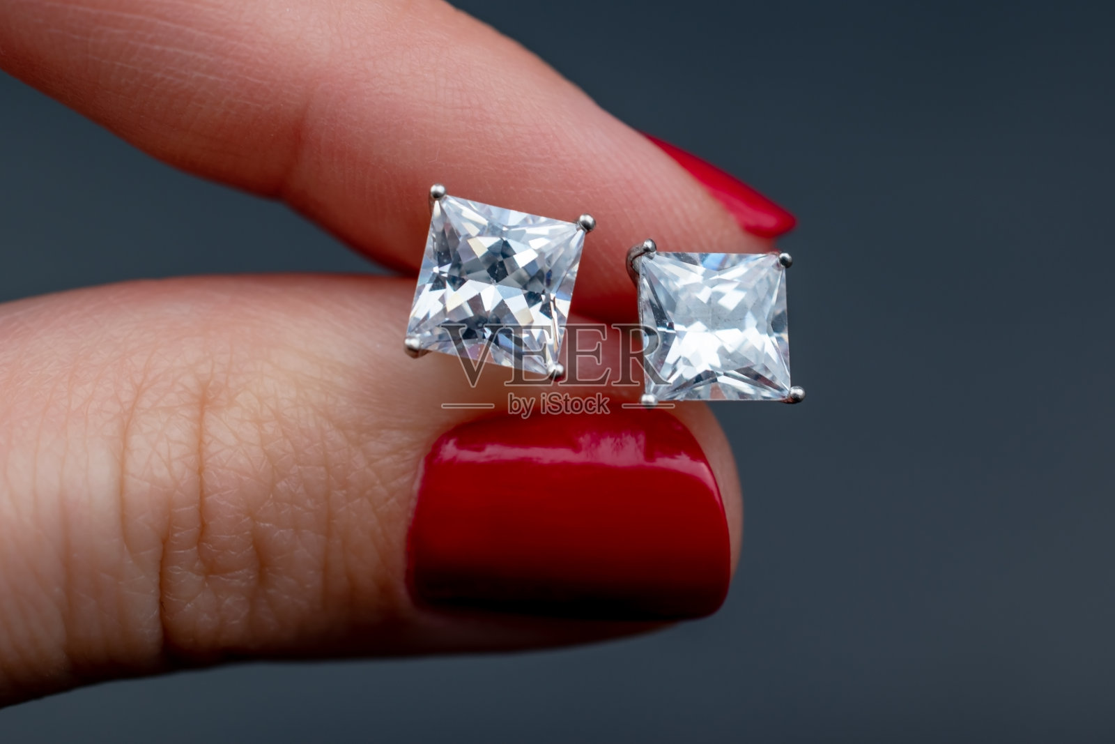 美丽的不寻常的耳环，口音复古的珠宝为妇女，宣传照片为网上珠宝店照片摄影图片