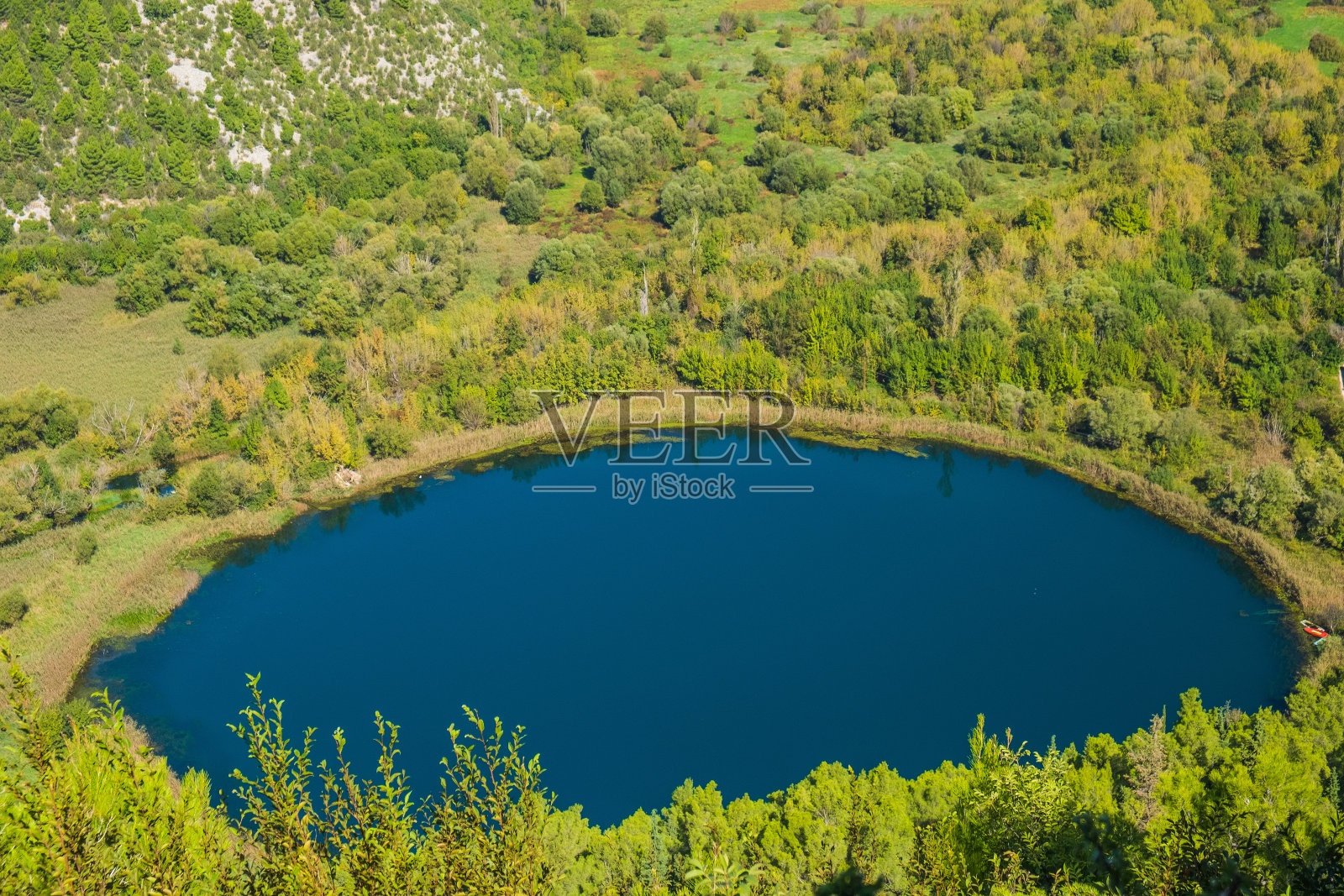 克罗地亚达尔马提亚内陆的奇科拉河照片摄影图片