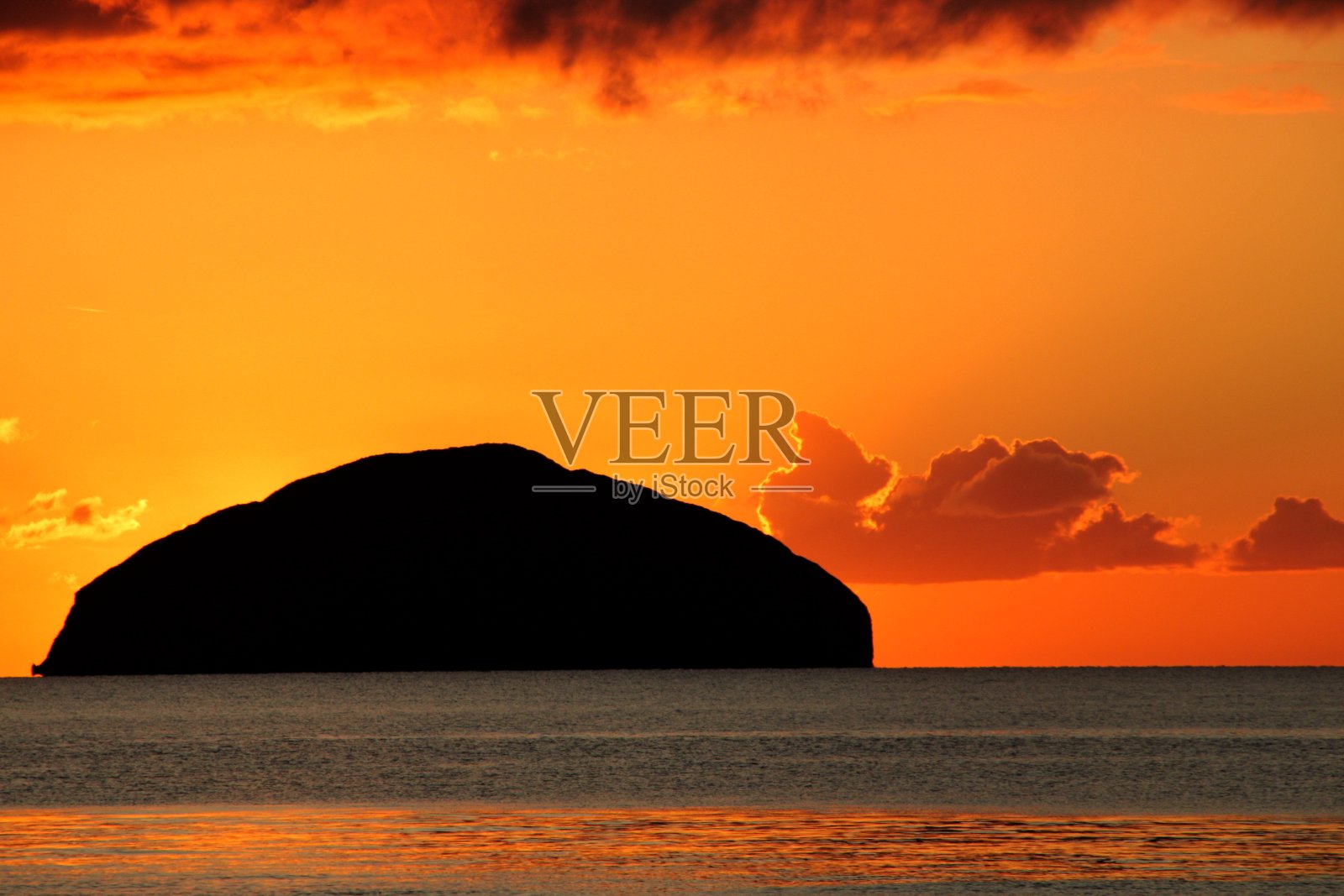 艾尔郡，日落在海边，秋天滚滚而来。照片摄影图片