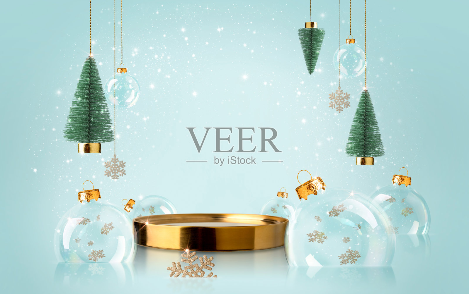 圣诞树，透明球，喜庆的金色讲台，产品展示照片摄影图片