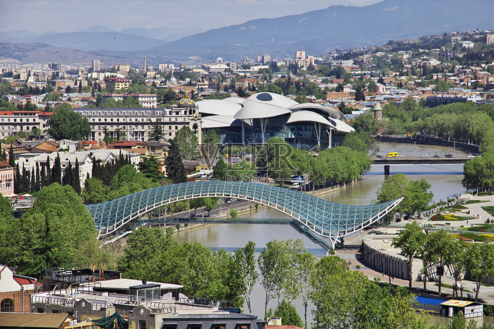 格鲁吉亚第比利斯市的新桥照片摄影图片