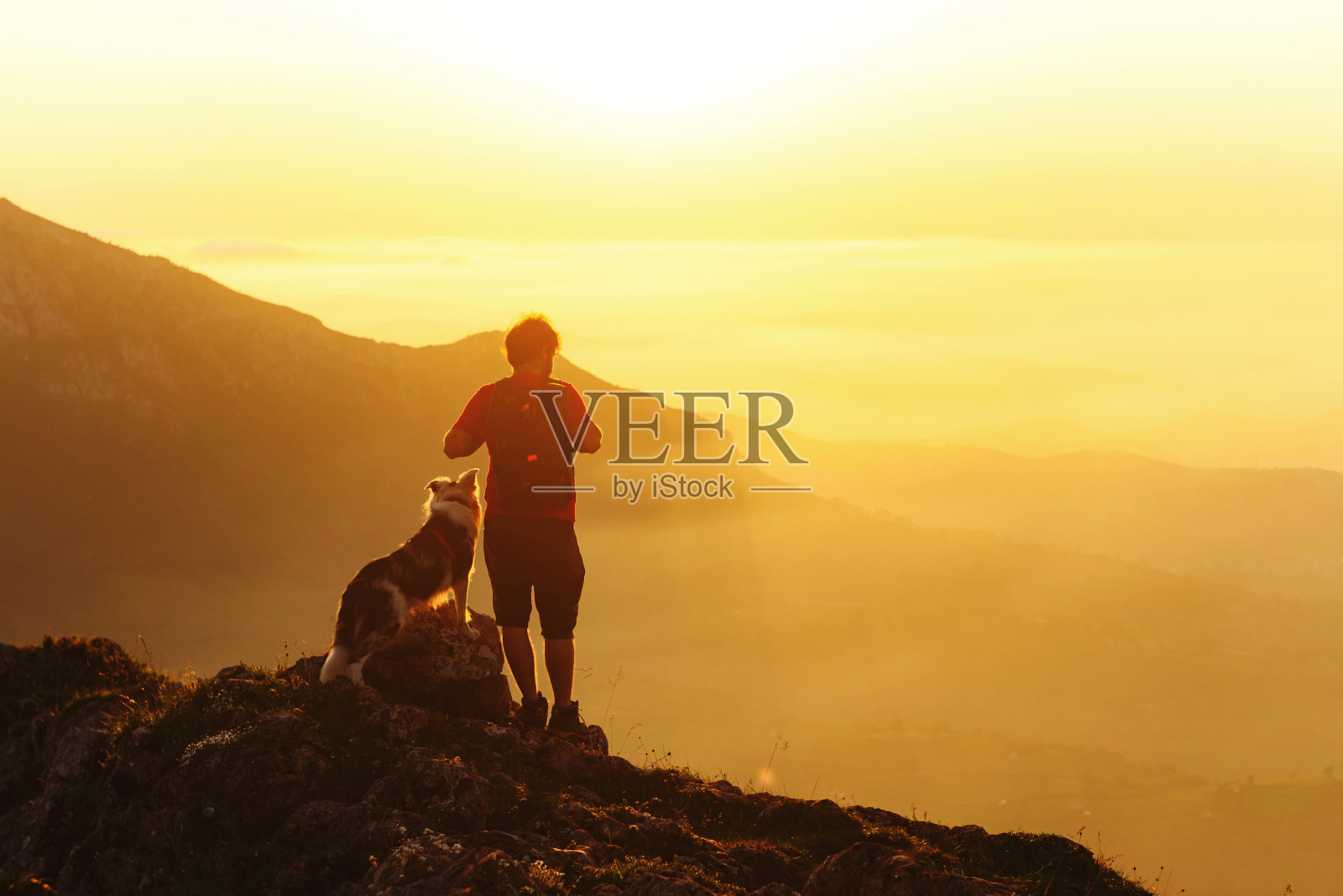 日落徒步旅行照片摄影图片