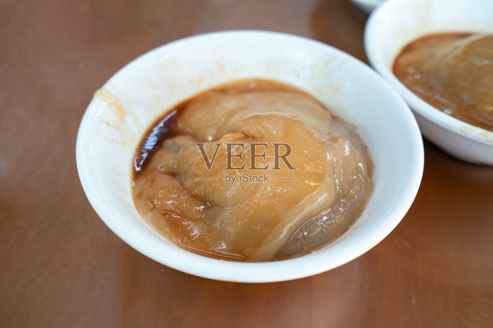 台湾肉丸-美味的街头小吃巴湾。照片摄影图片