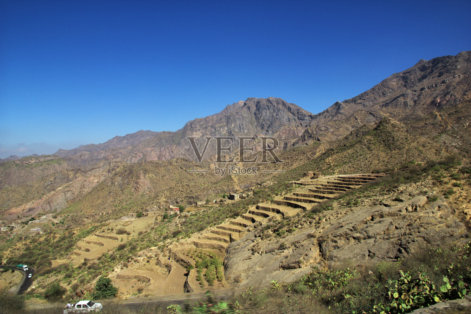 也门山区中的瓦迪萨拉照片摄影图片