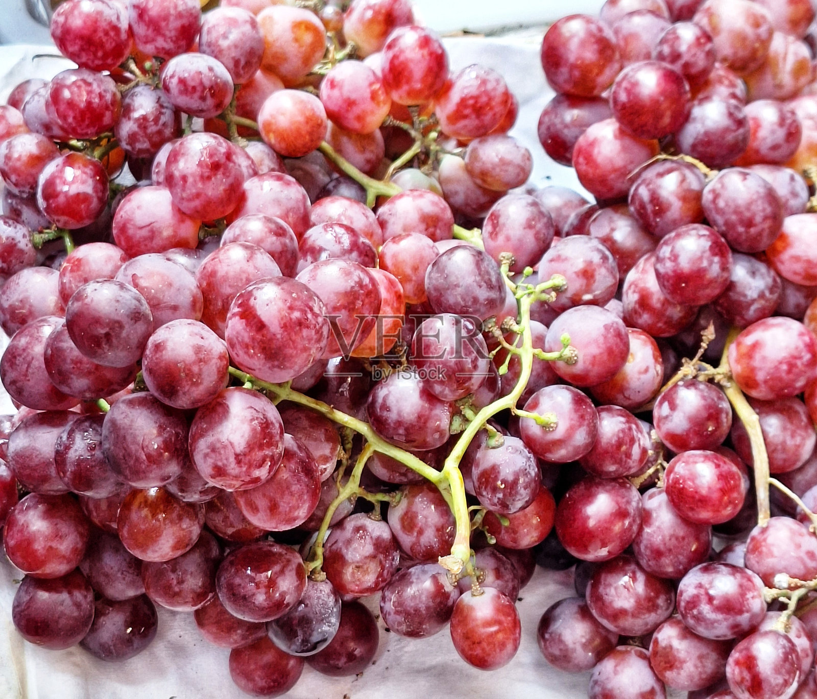 一串新鲜的红葡萄照片摄影图片