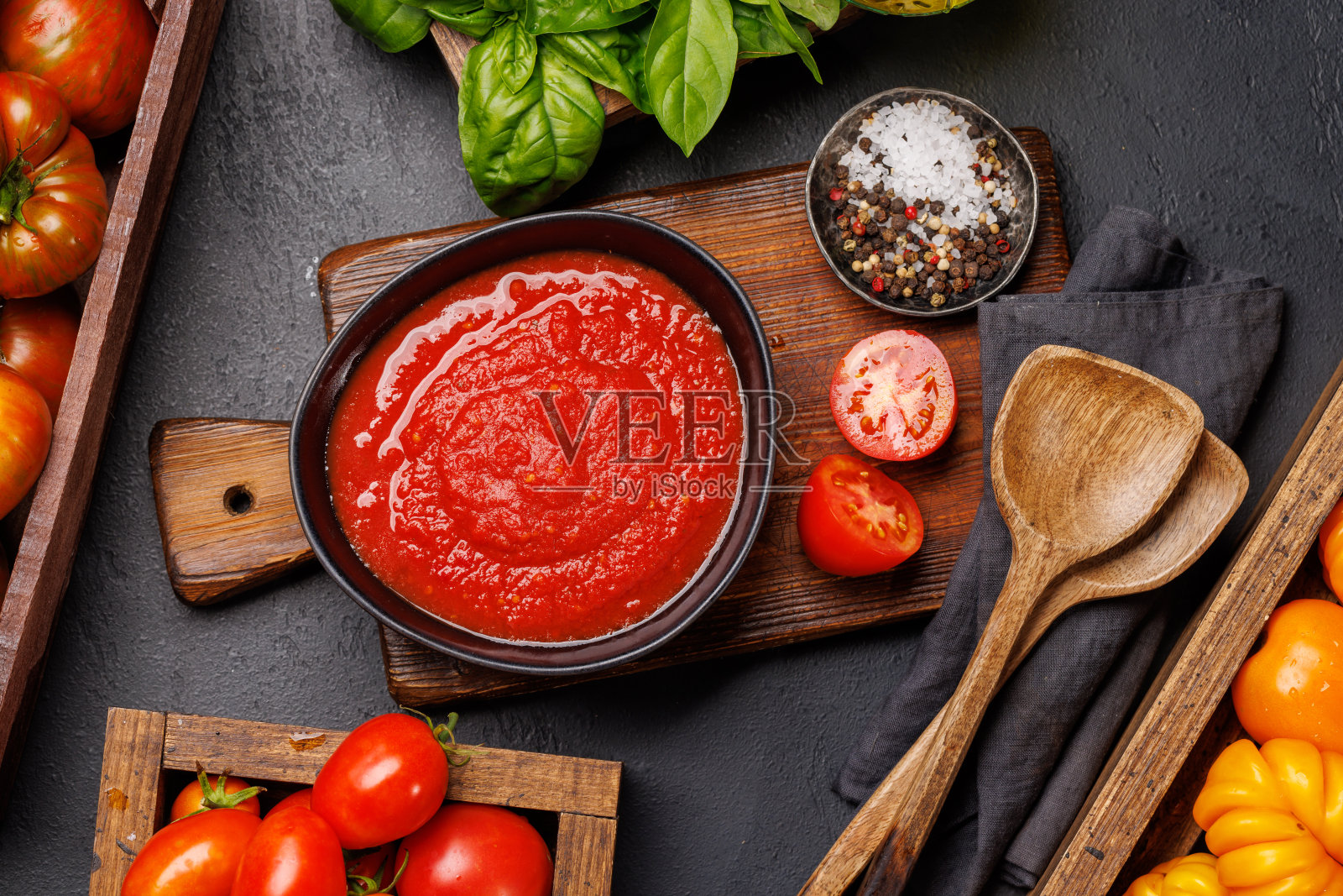 浓郁的自制番茄酱照片摄影图片