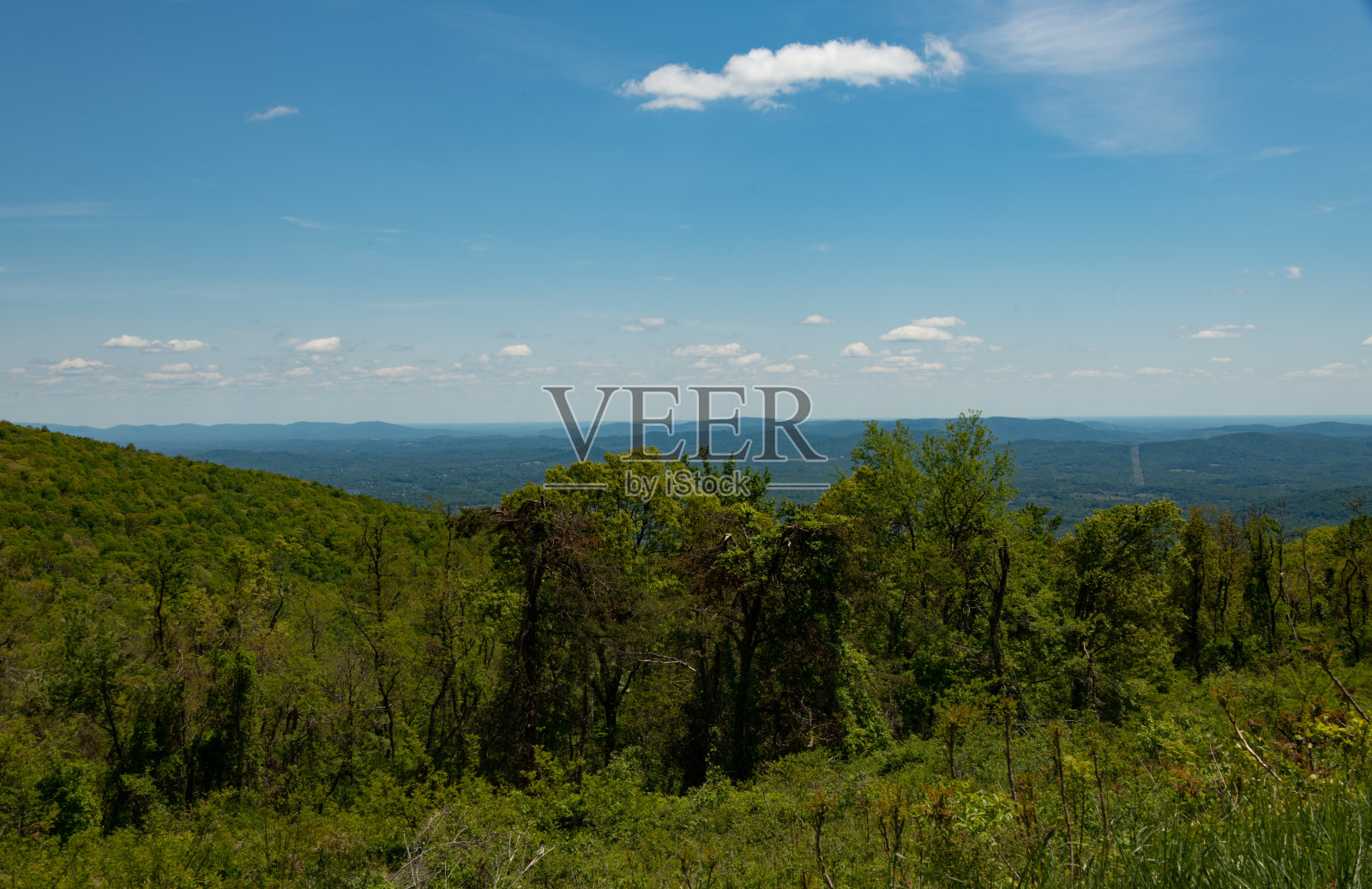 从Shenandoah NP的Beagle Gap附近的Skyline drive俯瞰照片摄影图片