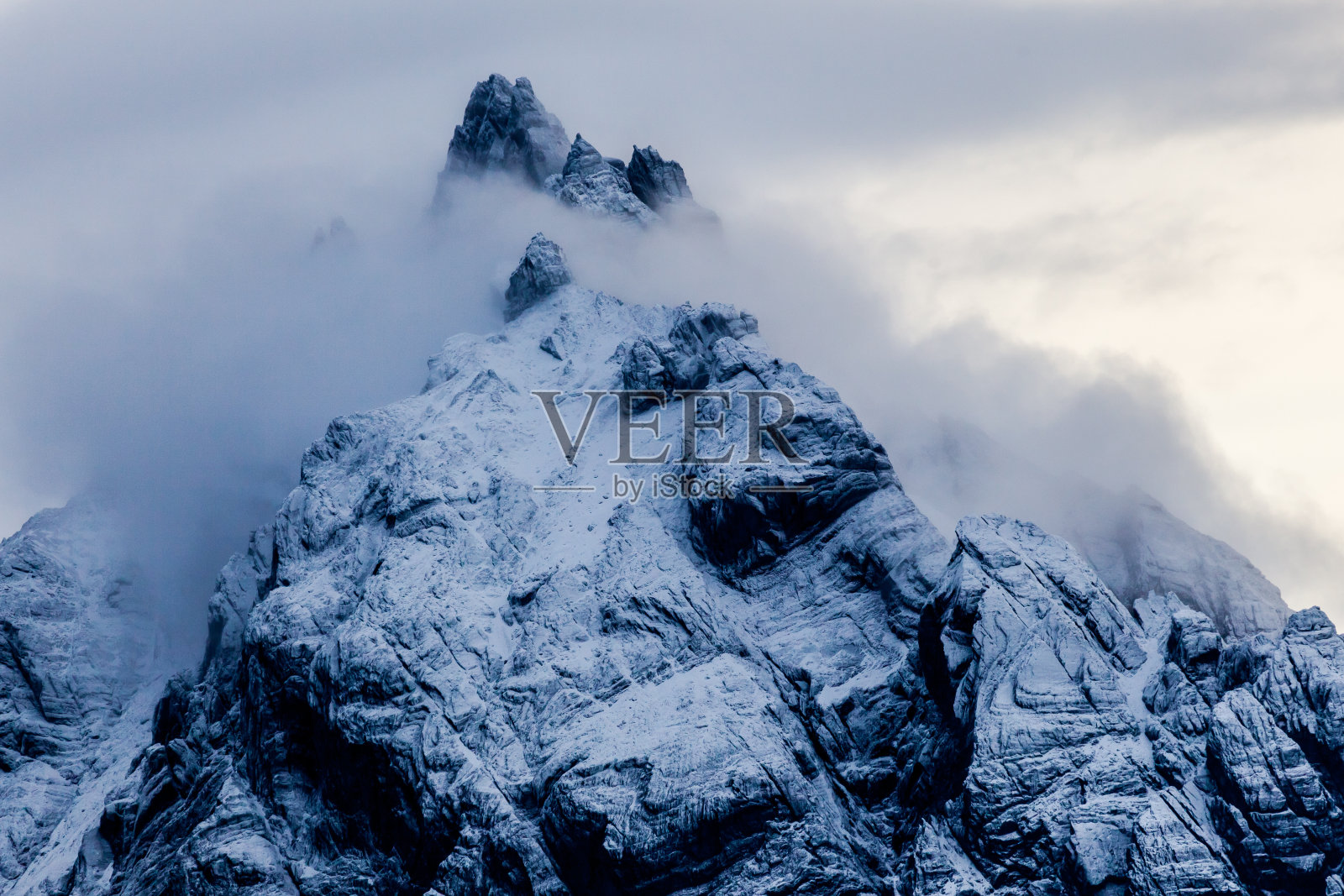 乌斯怀亚巴塔哥尼亚安第斯山脉的美景。照片摄影图片