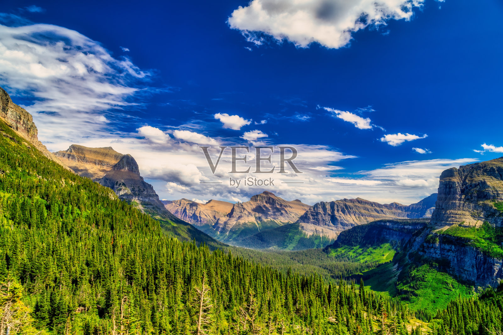 蒙大拿州洛根山口冰川国家公园附近的风景照片摄影图片