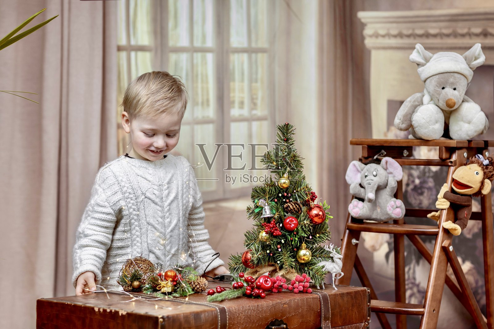 孩子和圣诞节。照片摄影图片