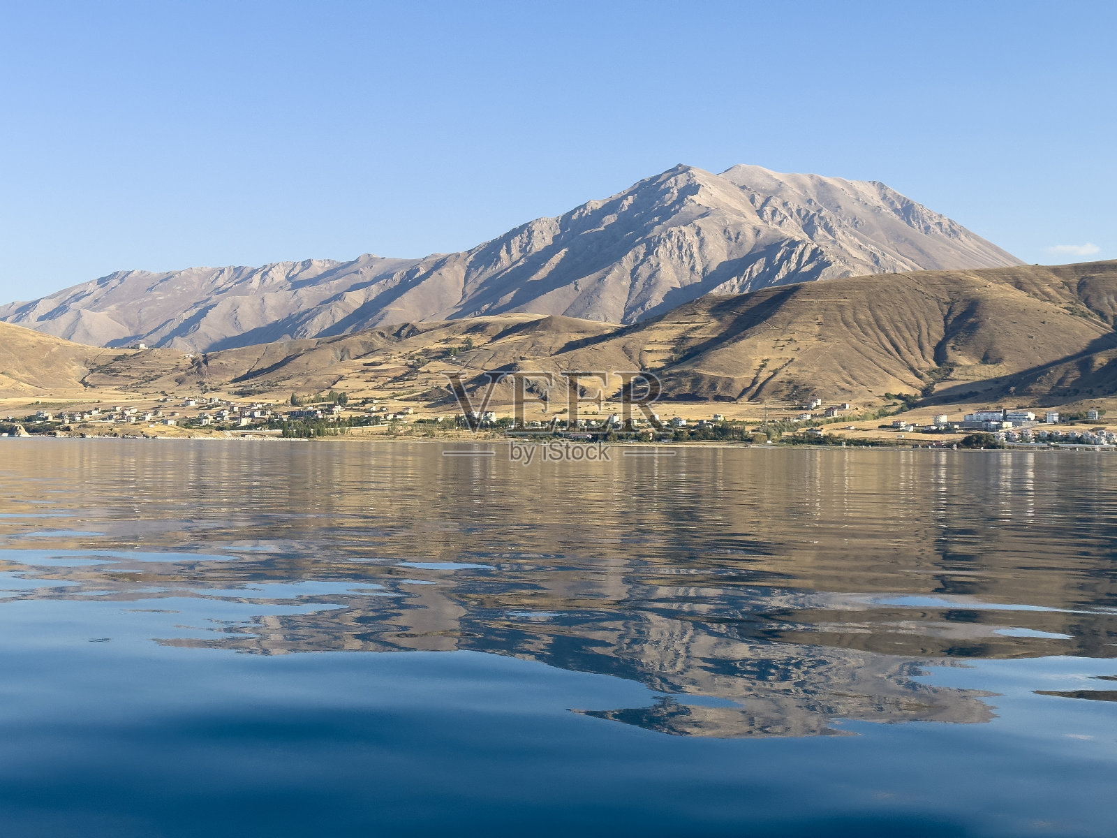 凡湖和阿托斯山景从阿克达马尔岛，凡，土耳其照片摄影图片