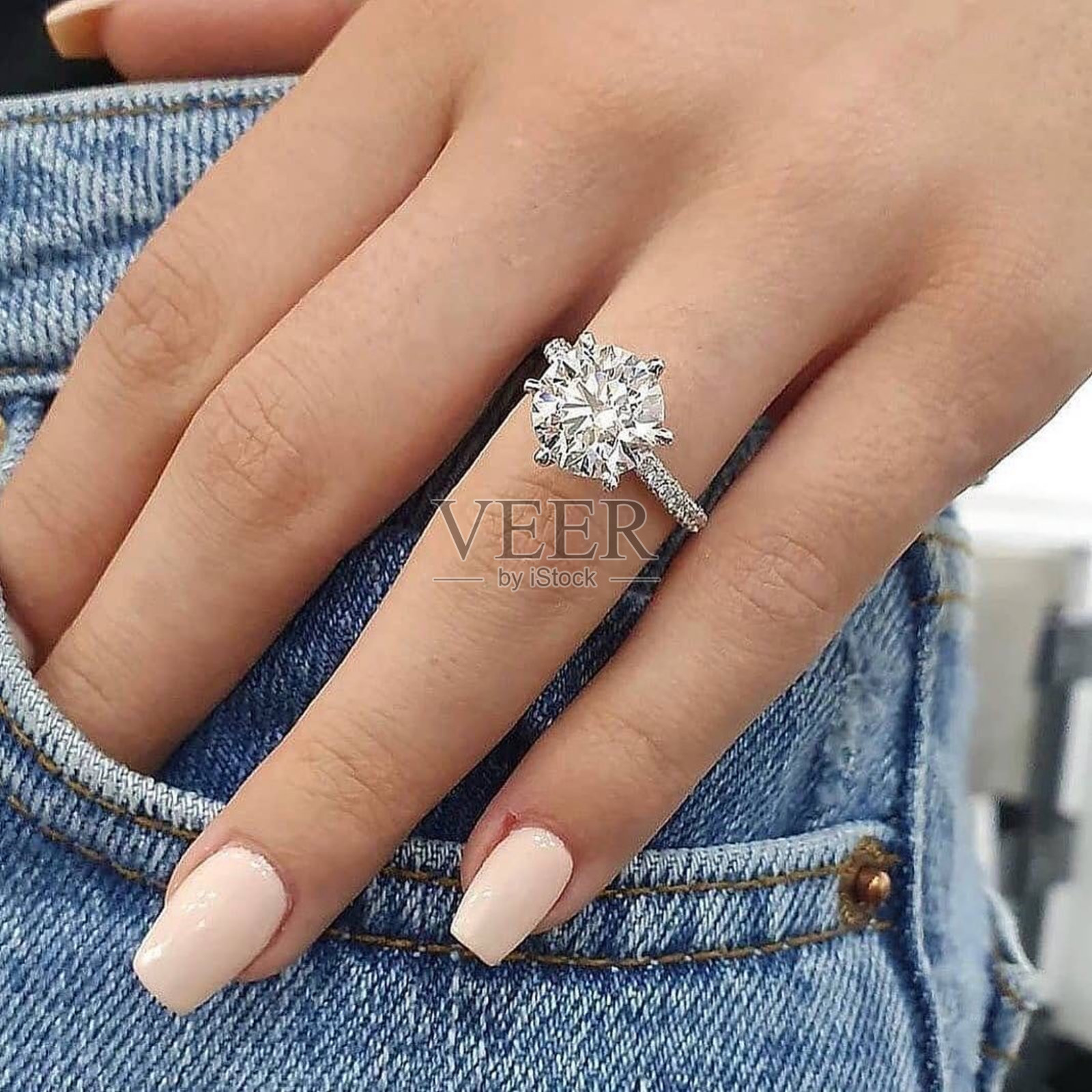 钻石首饰戒指奢华配饰美容时尚照片摄影图片