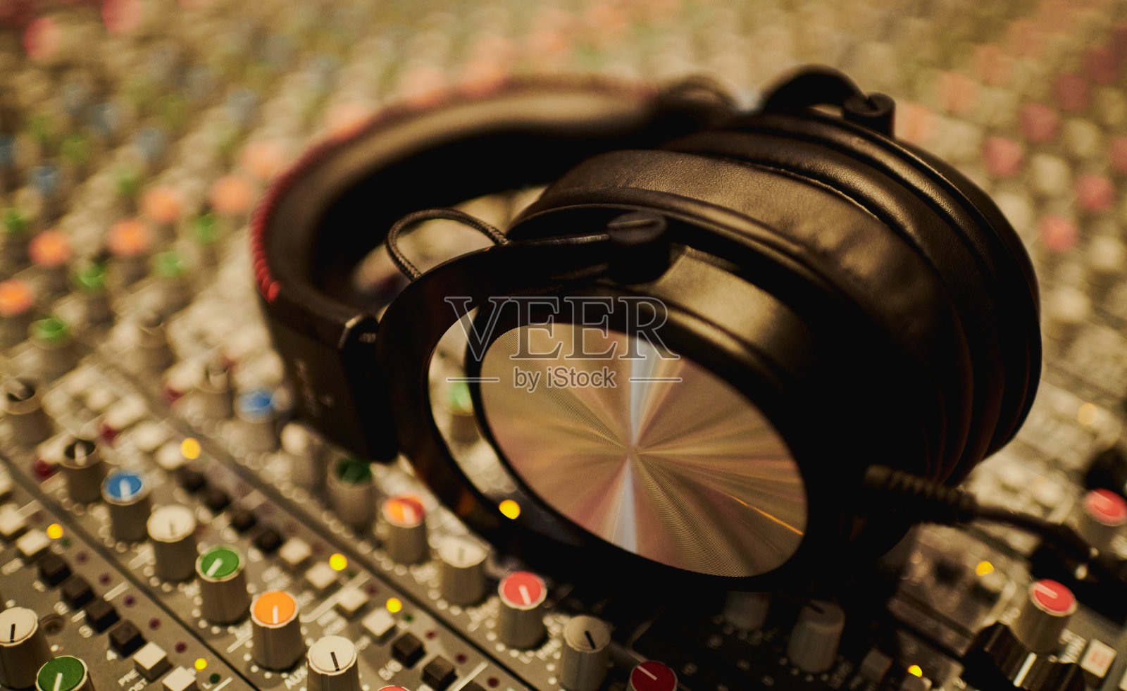 录音棚耳机照片摄影图片