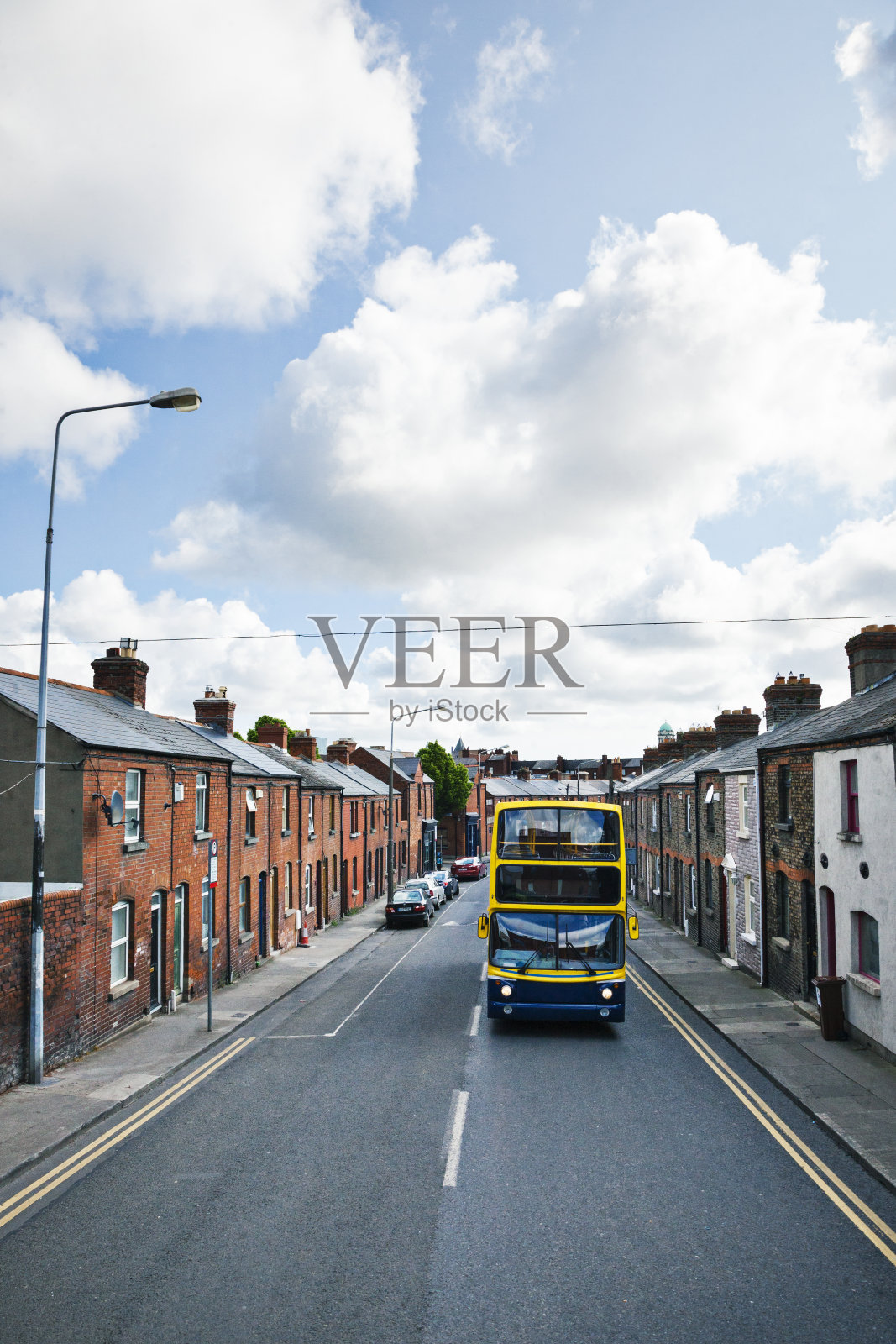 爱尔兰都柏林大街上的公交车照片摄影图片