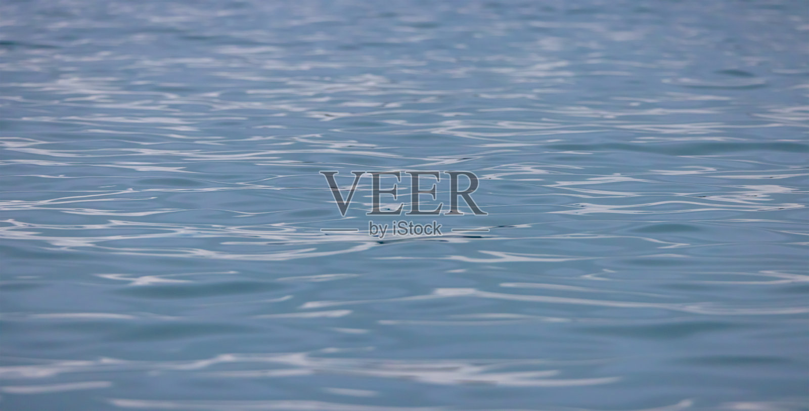 深蓝色的海面和波浪-蓝色海面的纹理，海浪-下龙湾，越南照片摄影图片