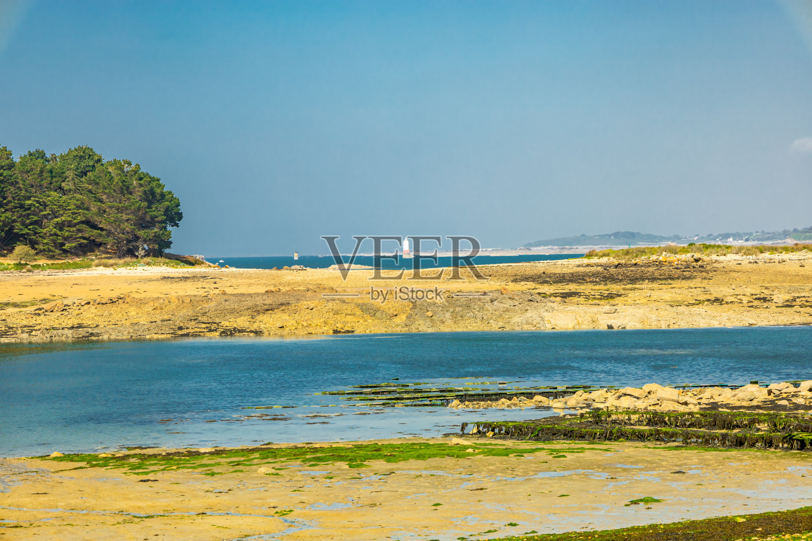 在美丽的布列塔尼的路上，所有的亮点照片摄影图片