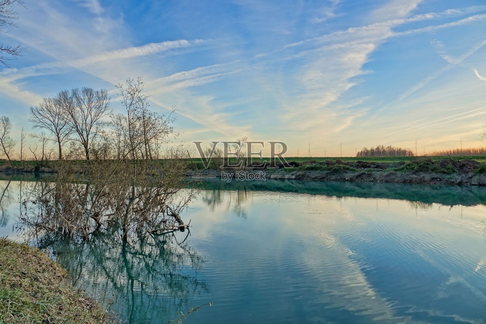 风景与湖泊和蓝天，照片图片数码图像照片摄影图片