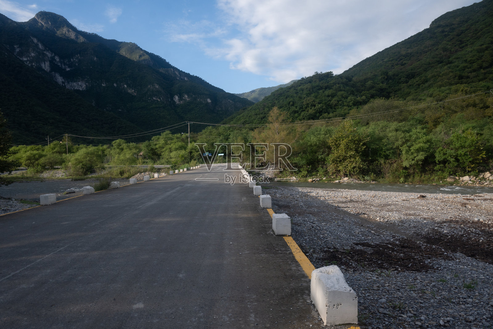 蒙特雷的景观来自里约热内卢0pilon，河流，水，石头，山照片摄影图片