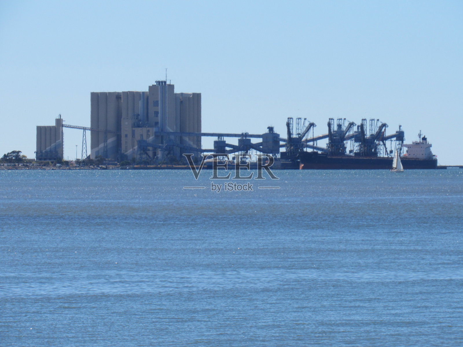 里斯本美丽的特茹河。照片摄影图片