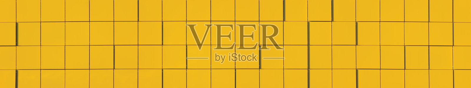 明亮的黄色金属幕墙面板全景背景纹理，大细节自然绘画抽象水平纹理全景图案特写照片摄影图片