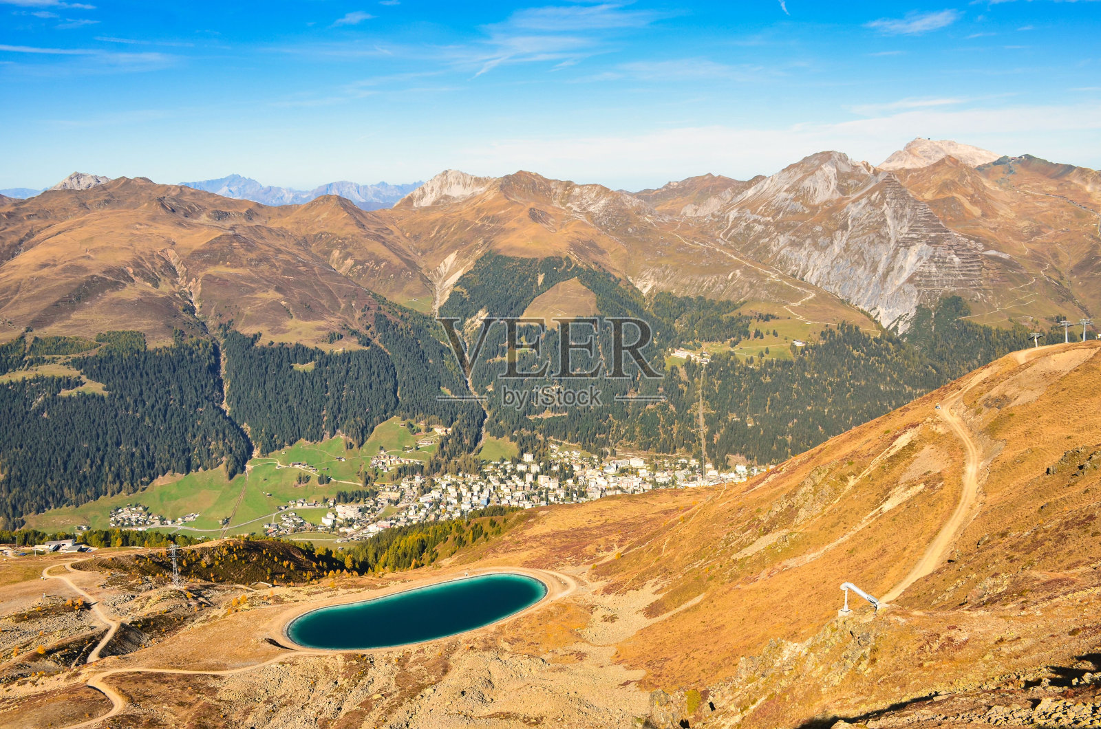 美丽的秋季远足到达沃斯克洛斯特斯山脉上的雅各布山。在瑞士阿尔卑斯山登山。高质量照片照片摄影图片