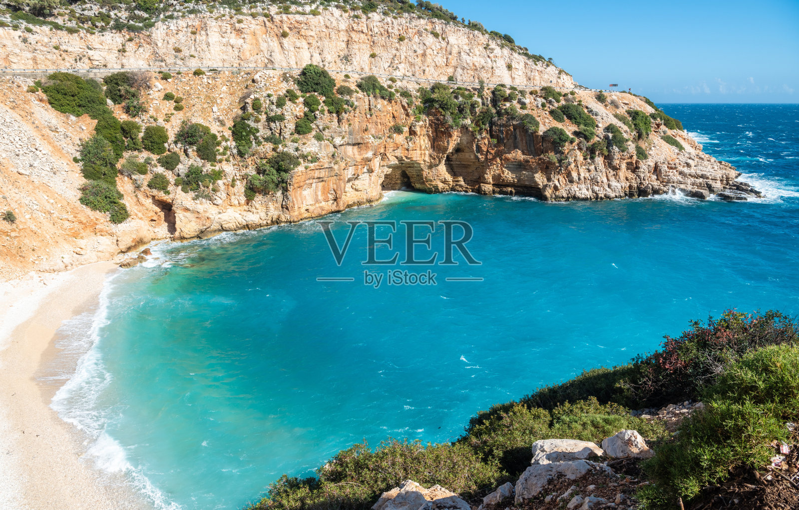 土耳其安塔利亚省菲尼克镇附近Magarali Koy海湾地区的海滩。照片摄影图片