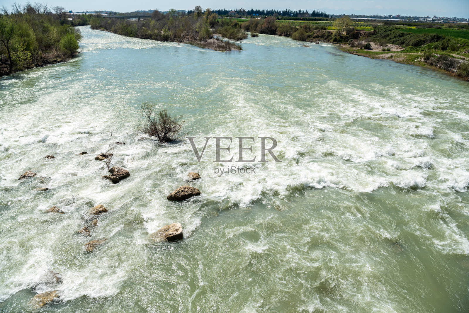 土耳其安塔利亚省阿斯潘多斯古遗址附近的Koprucay河。照片摄影图片