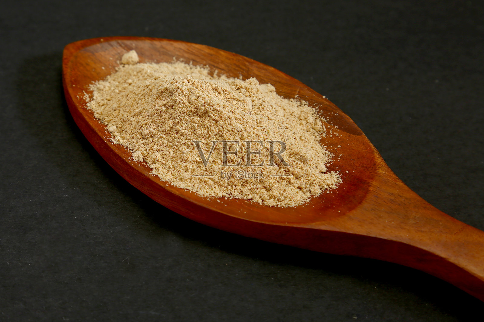 勺子里装着amchoor粉照片摄影图片