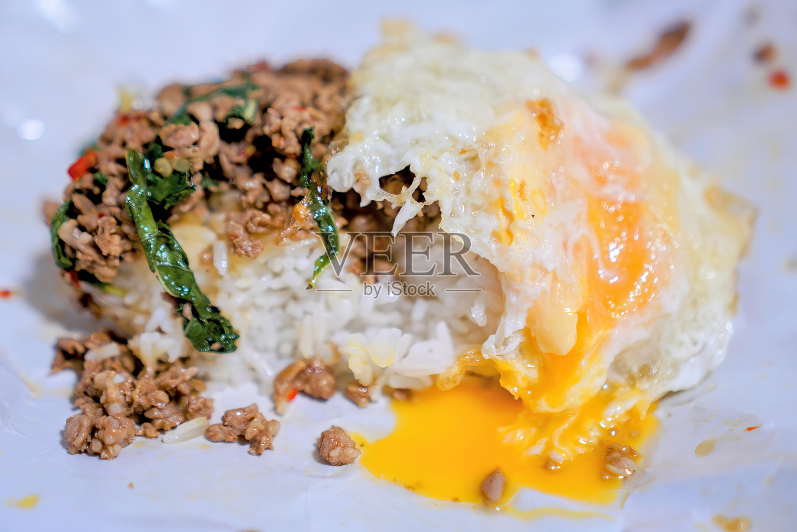 有米饭和蔬菜的食物的图片。照片摄影图片