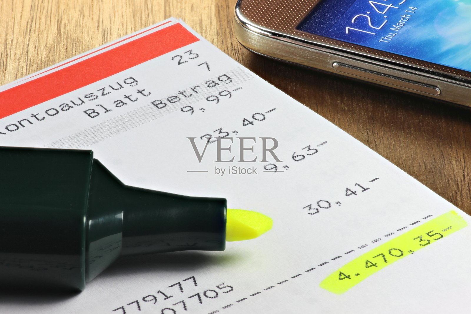 往来账目显示出巨大的亏损照片摄影图片