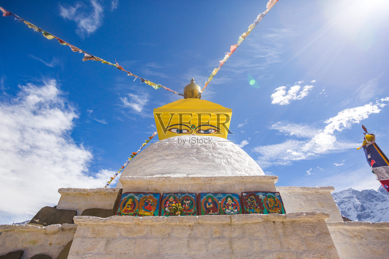 尼泊尔Pangboche村附近的佛塔照片摄影图片